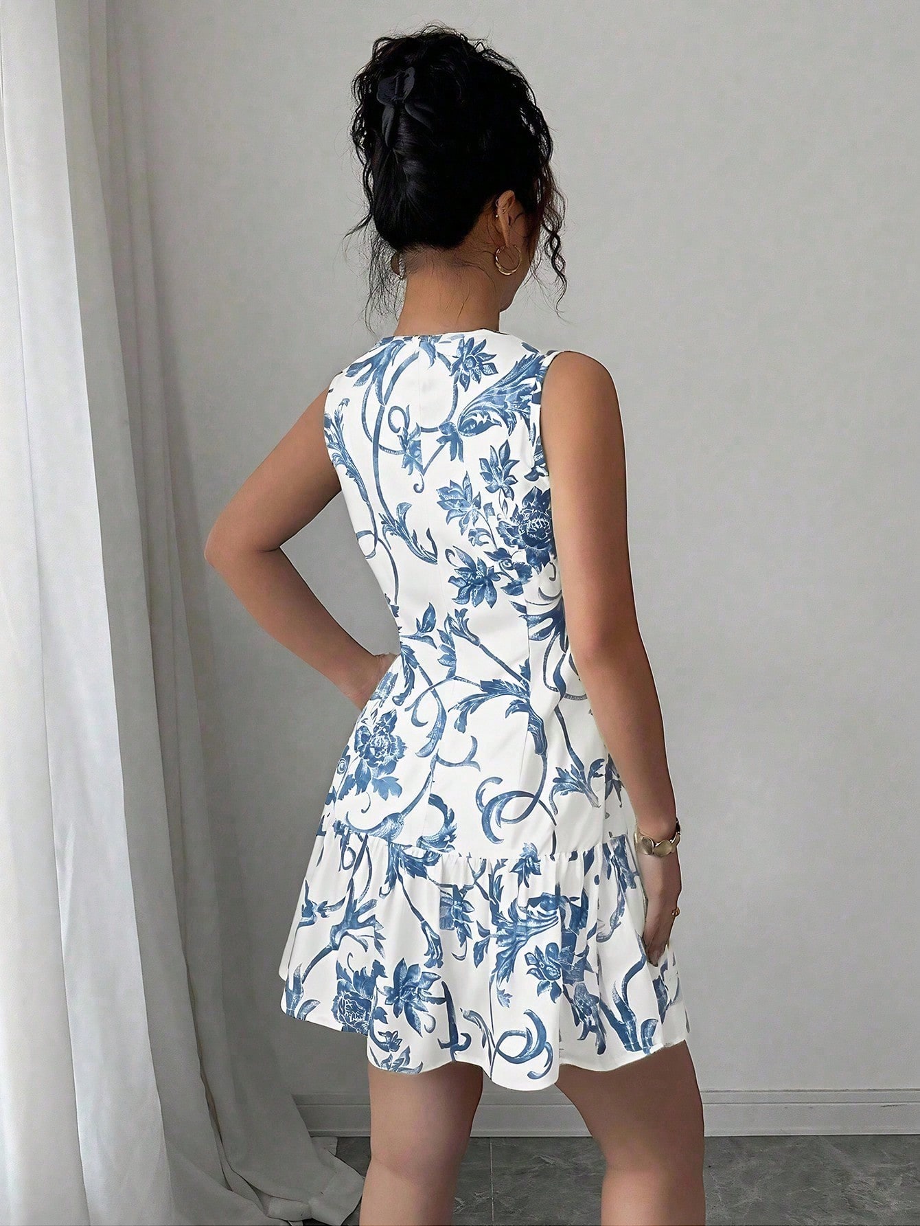 Vestido Mini Sem Mangas com Es - French Vintage Floral Midi Dress avaliação e preço